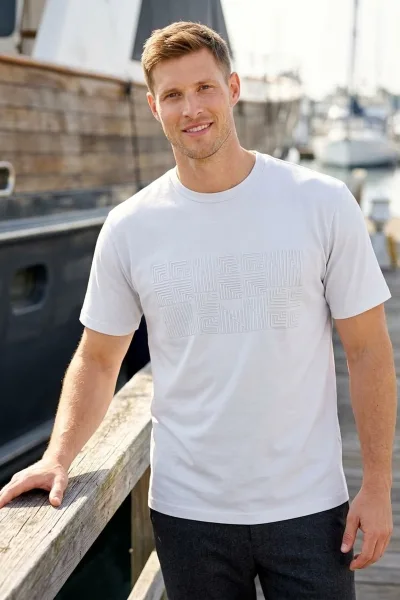 Erkek Basic Tişört Bisklet Yaka Göğüs Baskılı